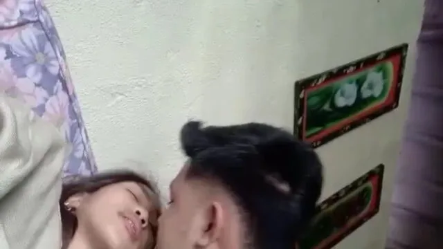 Dinaan Muna sa Kiss Ang Balak na Hindi Kanais-nais