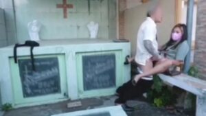 Jinerjer ni Roger Ang Kanyang Teacher na si Maam Mary sa Loob ng Cemetery
